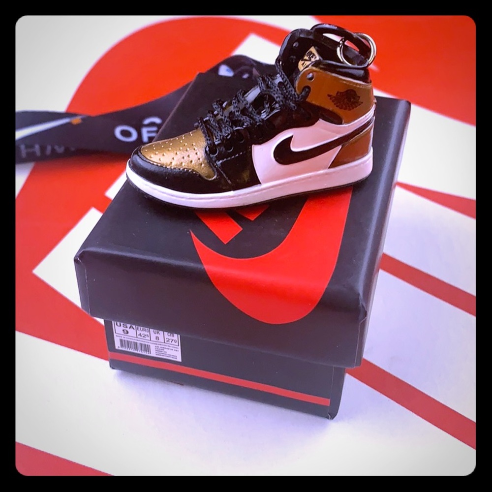 Jordan 1 Retro Black & Gold 3D Keychain! 🔥🔥🔥